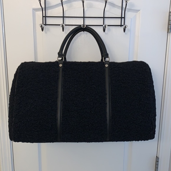 Steve Madden Black Sherpa Duffle Travel Bag - Picture 8 of 17